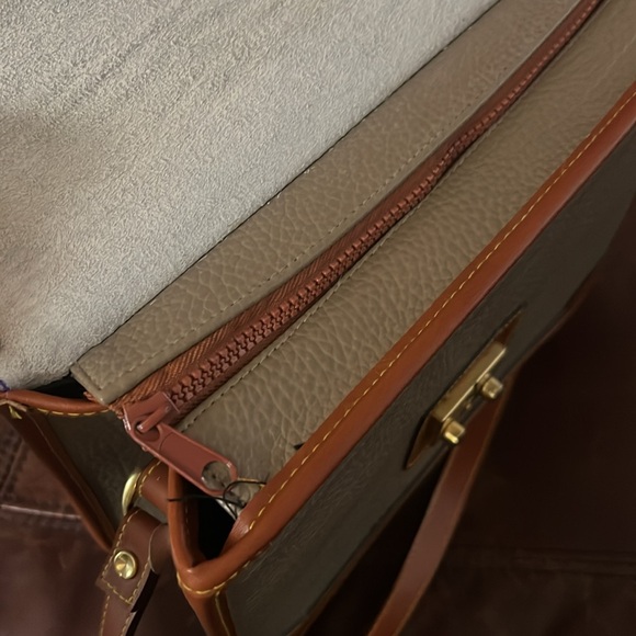 Dooney and Bourke purse - Picture 9 of 13
